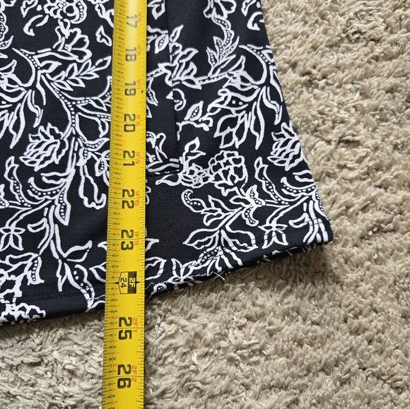Tommy Bahama Active Top Womens S Full Zip Black White Floral - Picture 9 of 11